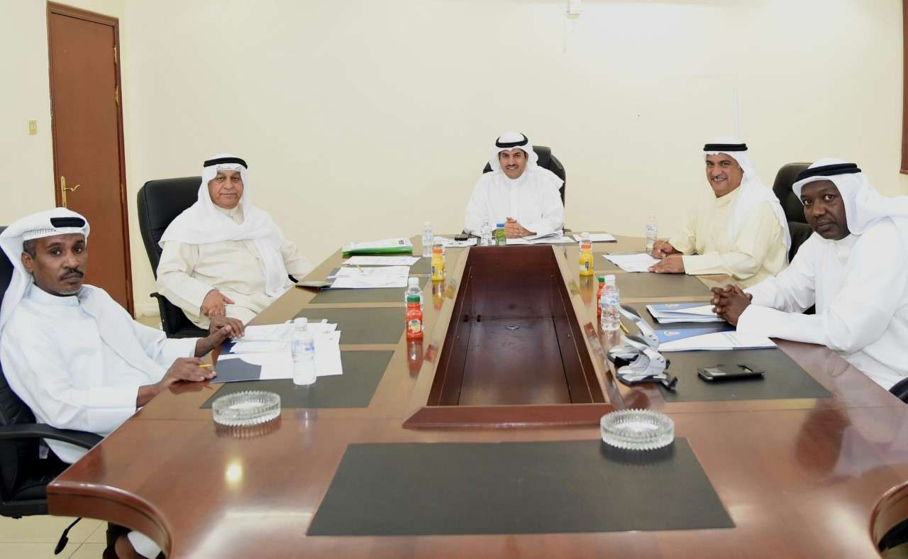 جانب من اجتماع لجنة الانضباط