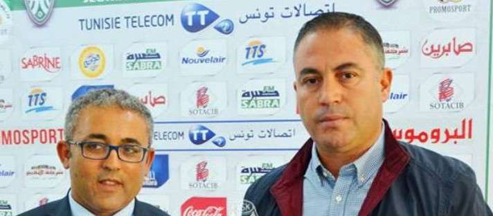  المدرب رضا الجدي مع رئيس شبيبة القيروان بعد توقيع العقد