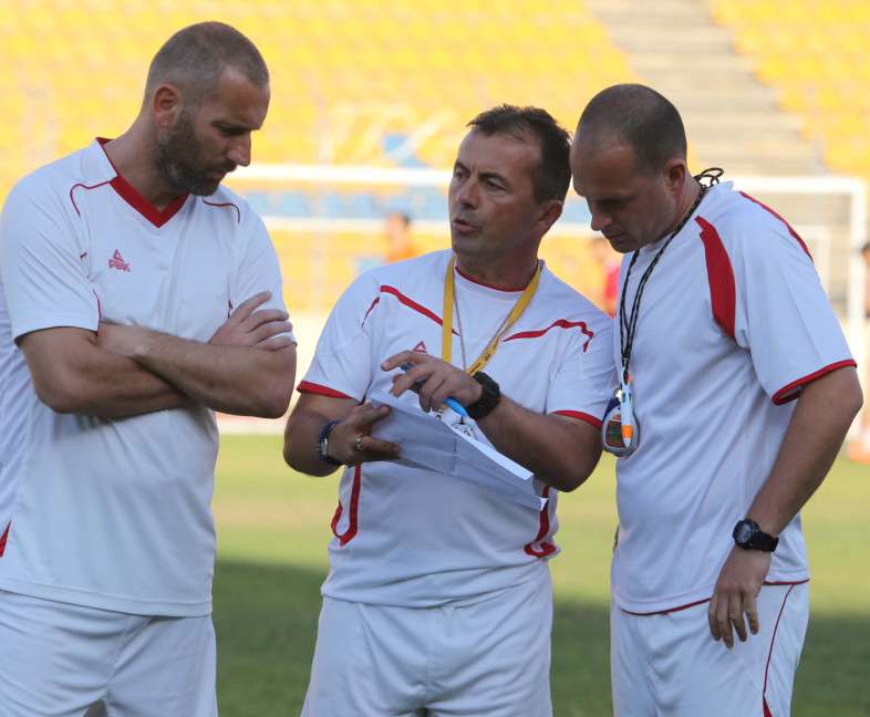 رادولوفيتش رفقة مساعديه