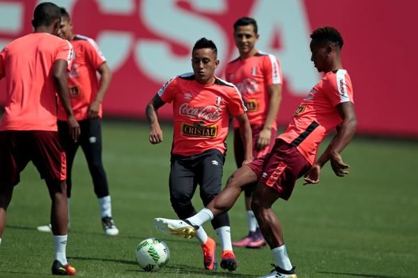 جانب من تدريبات منتخب بيرو اليوم