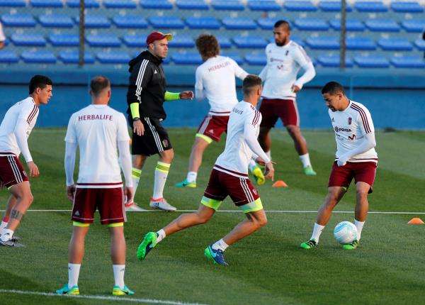 2016-10-04t231046z_547070527_s1beufcrteab_rtrmadp_3_soccer-worldcup-ury-ven_reuters