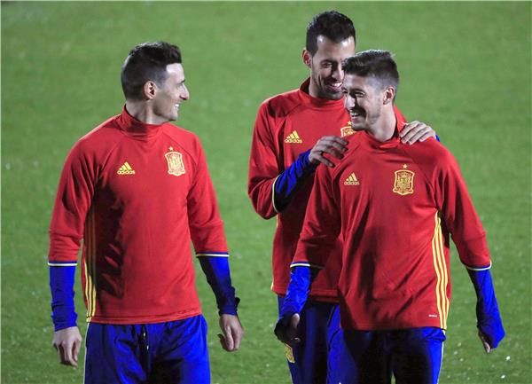 سرخيو إسكوديرو في تدريبات المنتخب الإسباني