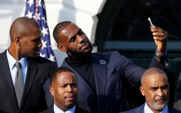 2016-11-10t210345z_1280889793_s1aeumcdlxaa_rtrmadp_3_usa-obama-cavaliers_reuters