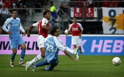 موسى ديمبيلي لحظة تسجيله الهدف الاول