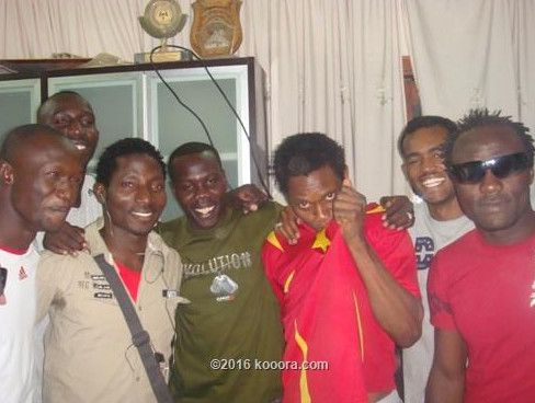 كليتشي لحظة تعاقده مع المريخ في 2008