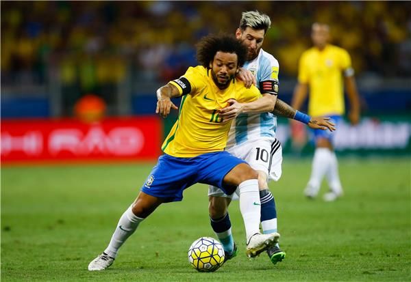 ليونيل ميسي في مباراة البرازيل