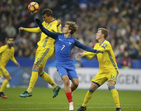2016-11-11t205947z_689087738_lr1ecbb1mbdas_rtrmadp_3_soccer-worldcup-fra-swe_reuters