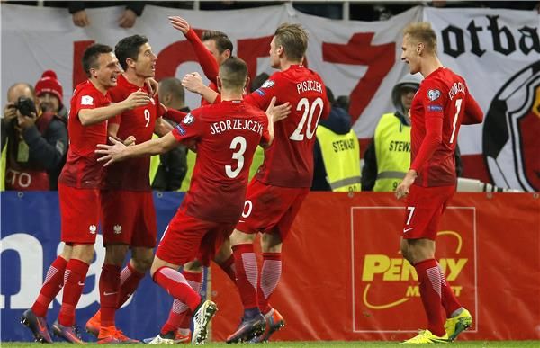 فرحة لاعبي بولندا