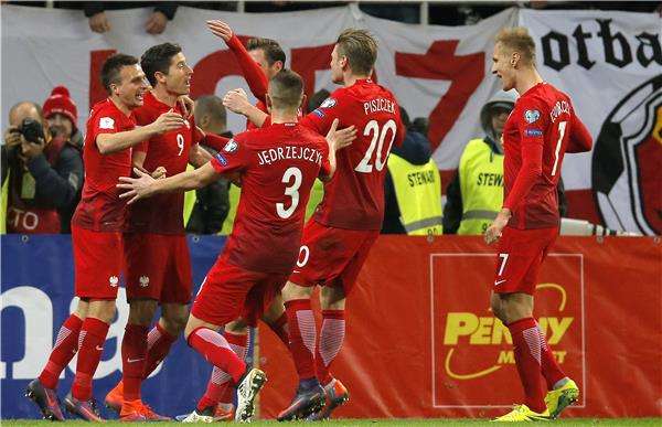 فرحة لاعبي بولندا