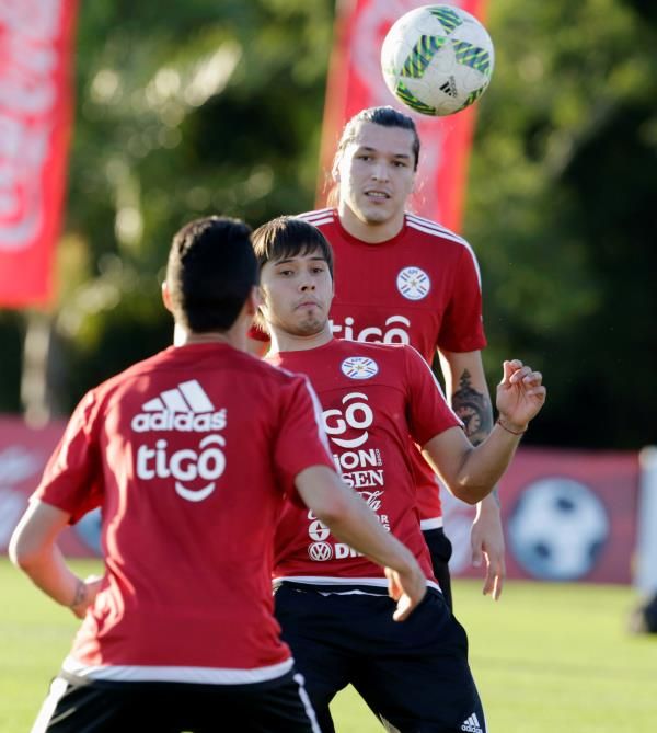 جانب من تدريبات باراجواي