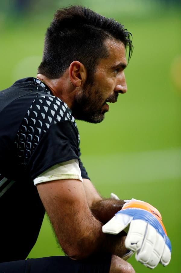 2016-10-22t185741z_183923663_s1aeuimhwnaa_rtrmadp_3_soccer-italy_reuters