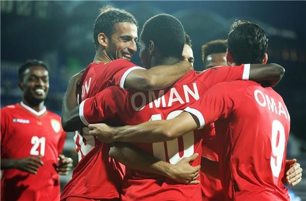 صورة أرشيفية للاعبي منتخب عمان