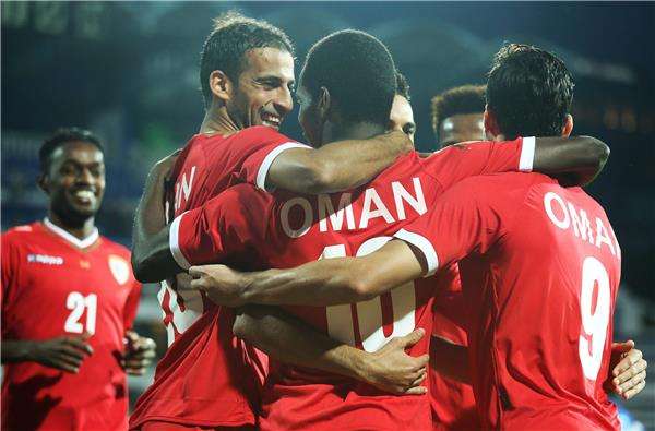 صورة أرشيفية للاعبي منتخب عمان