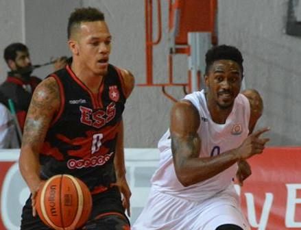  من مباراة اليوم بين النجم الساحلي والميناء العراقي 