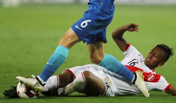 2016-11-16t033926z_64910401_s1beuncbqkaa_rtrmadp_3_soccer-worldcup-per-bra_reuters