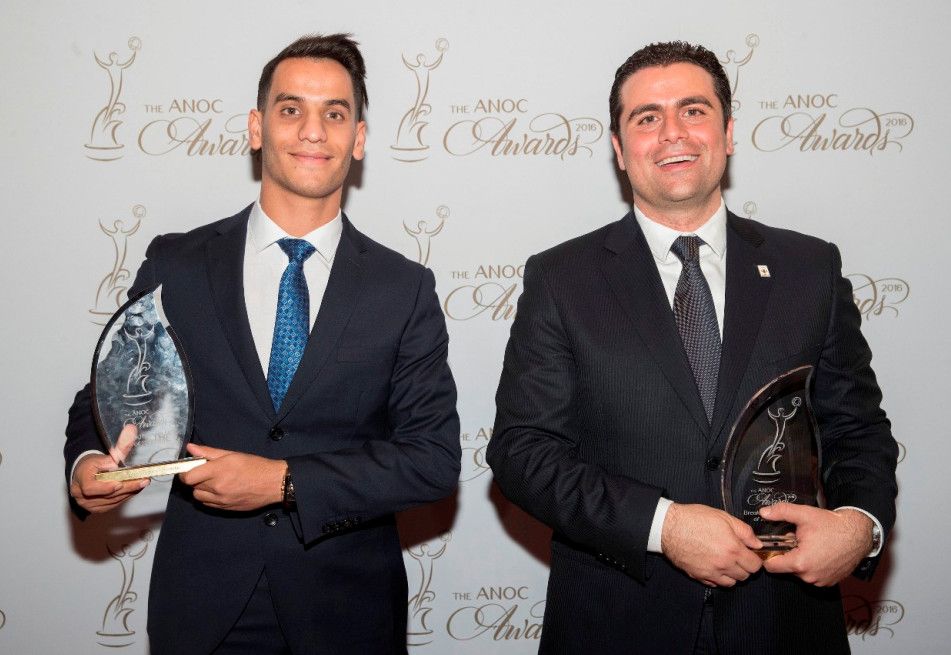 المجالي وأبو غوش خلال تسلم الجائزة