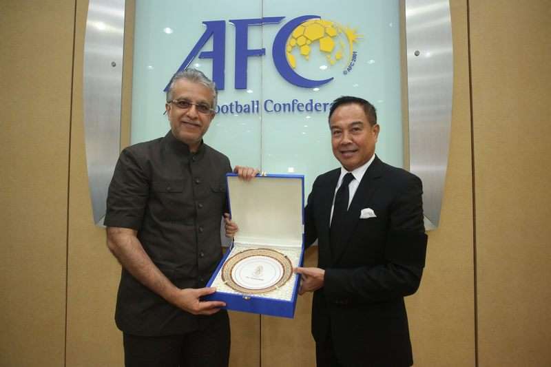 الشيخ سلمان بن إبراهيم آل خليفة وسوميوت بومبانمونج