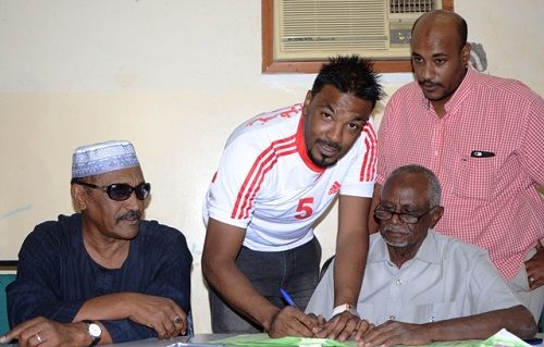 الحارس أكرم الهادي يتعاقد مع الخرطوم الوطني