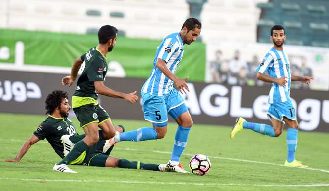 جانب من مباراة الشباب ودبا الفجيرة