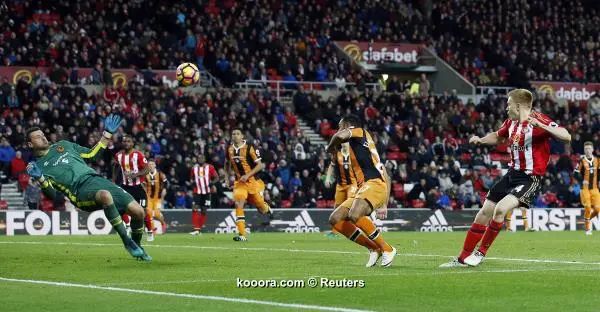 ?i=reuters%2f2016-11-19%2f2016-11-19t160824z_122573304_mt1aci14676477_rtrmadp_3_soccer-england-sun-hul_reuters