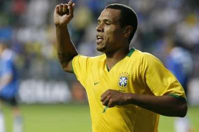 لويس فابيانو بعد تسجيله هدف المباراة الوحيد