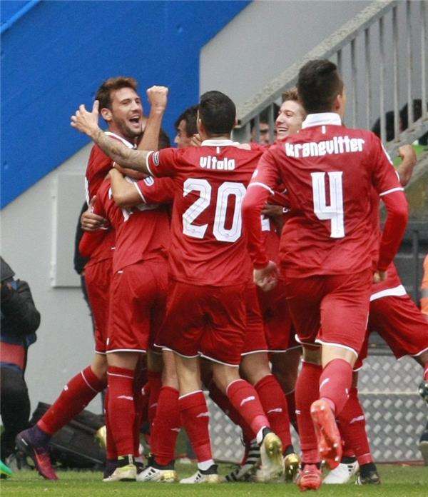 صورة أرشيفية للاعبي إشبيلية