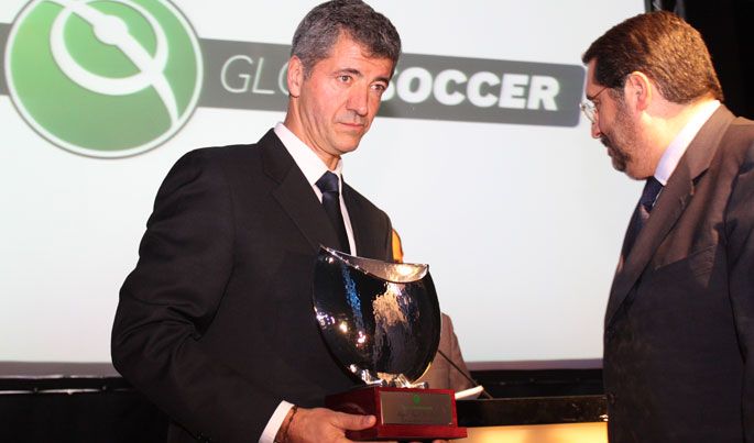 تكريم مدير نادي اتلتيكو مدريد ميجل أنخيل