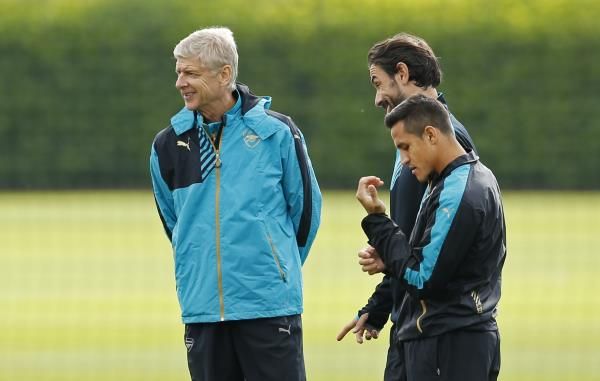 أرسين فينجر في تدريبات أرسنال