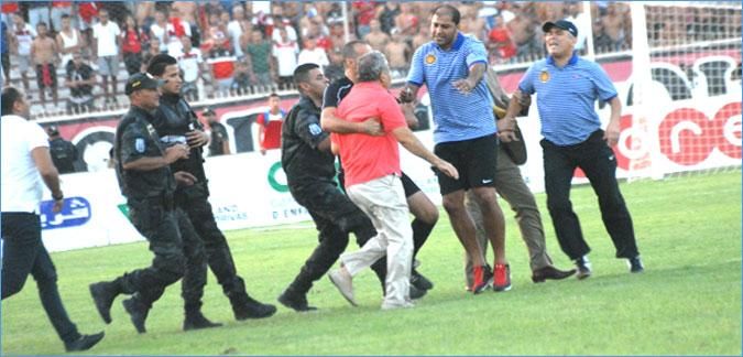 جانب من مشاجرة البنزرتي وبن أحمد