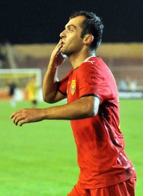 فرحة بانديف بتسجيله الهدف الثاني