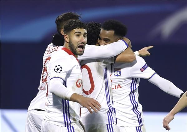 فرحة لاعبي ليون بالهدف