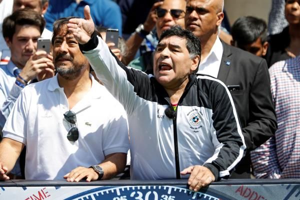 2016-06-09t132743z_2137590064_d1aetixodrab_rtrmadp_3_soccer-charity-pele-maradona_reuters