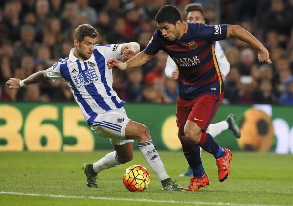 جانب من مباراة سابقة بين برشلونة وريال سوسيداد