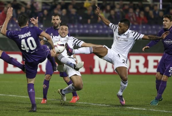 2016-11-24t192659z_492382019_lr1ecbo1i0on4_rtrmadp_3_soccer-europa-fio-pao_reuters