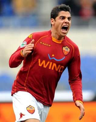 البرازيلي سيسينهو لاعب روما