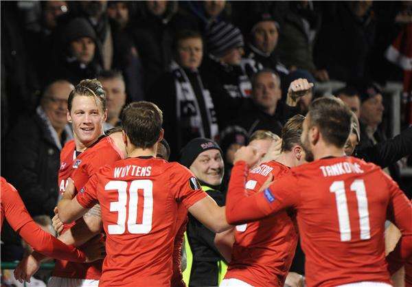 فرحة لاعبي ألكمار