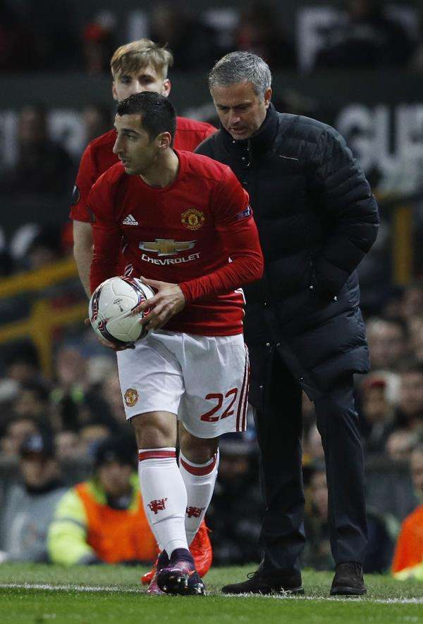 2016-11-24t202223z_123020543_mt1aci14682811_rtrmadp_3_soccer-europa-mnu-fnd_reuters