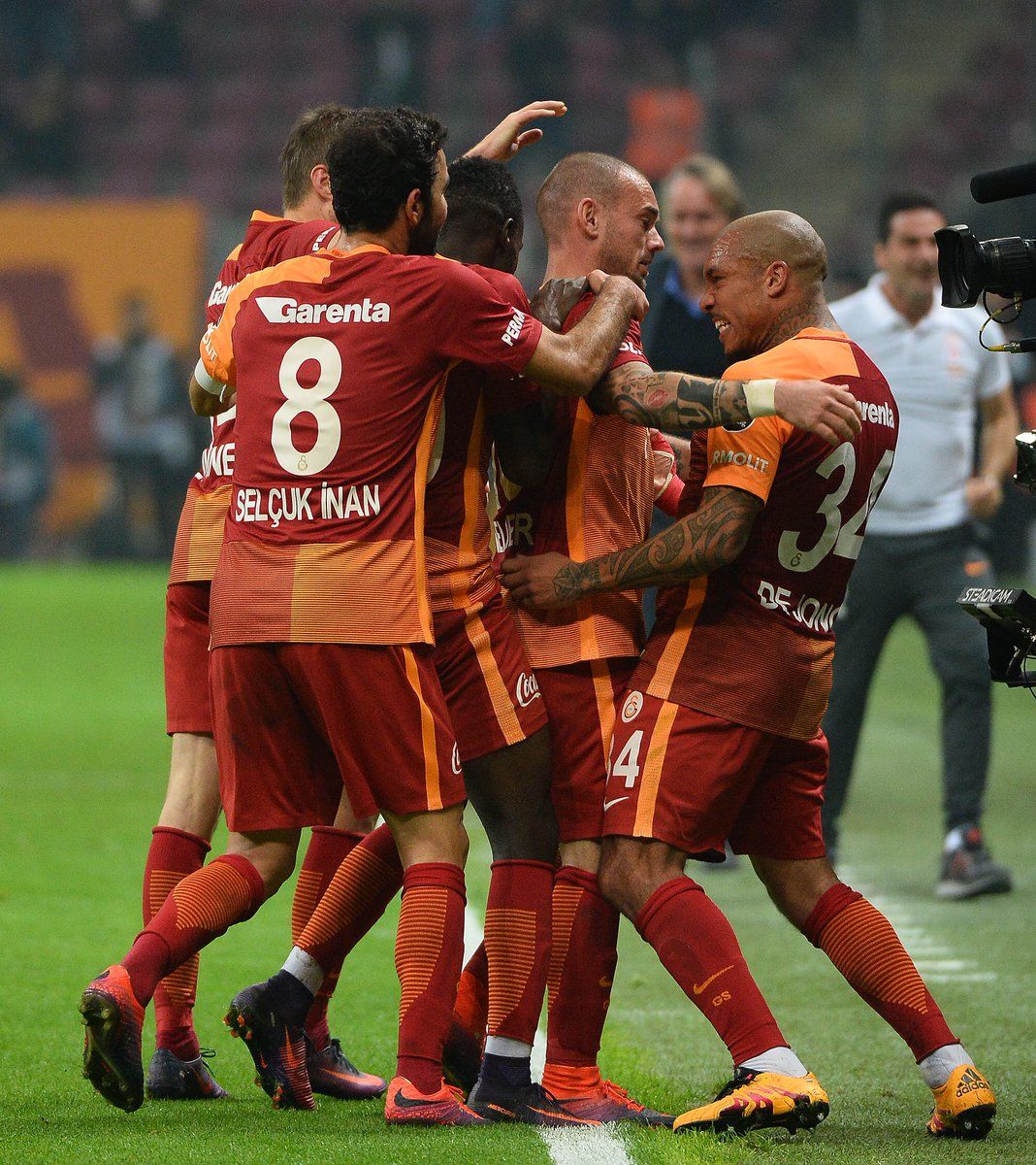 فرحة لاعبي جالطة سراي