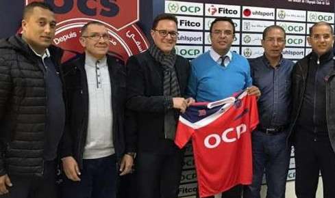 بن هاشم أثناء تقديمه