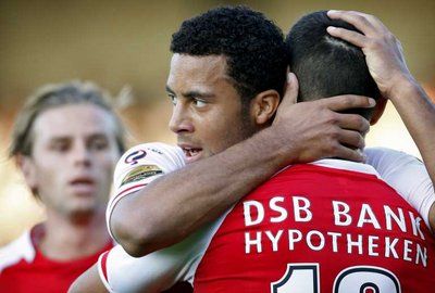 فرحة موسى ديمبيلي ومنير الحمداوي بالهدف الاول