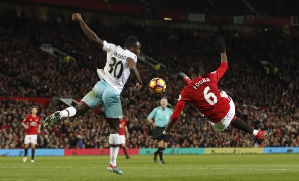 2016-11-27t181654z_123272214_mt1aci14687060_rtrmadp_3_soccer-england-mun-whu_reuters