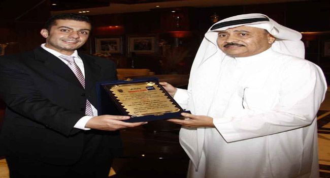 رئيس نادي الدكتور خالد المرزوقي يتسلم درع المعهد