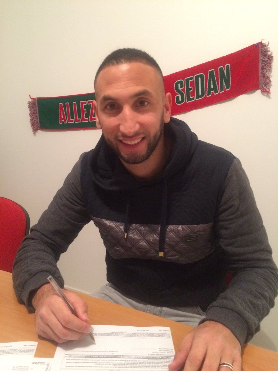  نذير بلحاج لحظة التوقيع