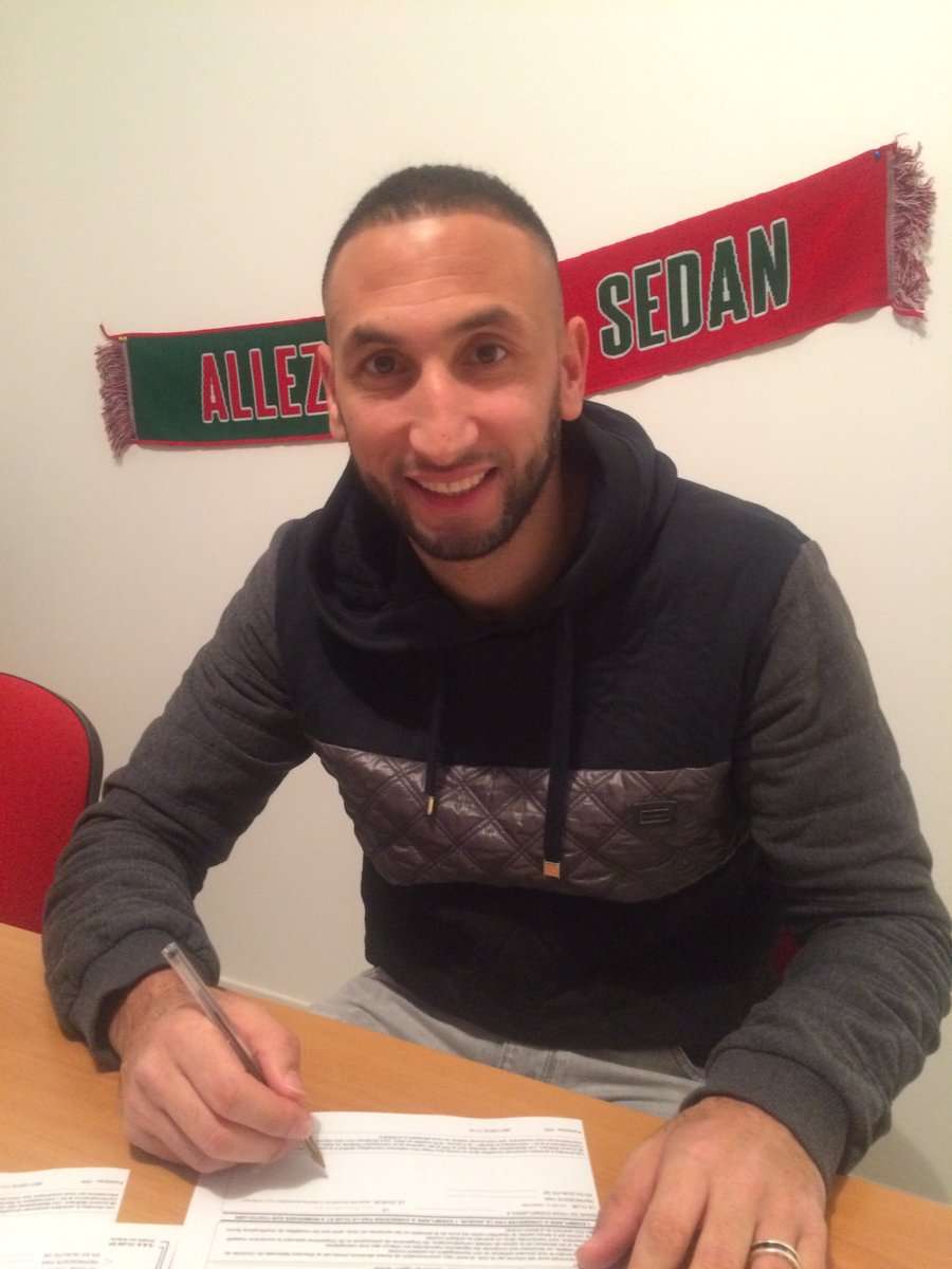 نذير بلحاج لحظة التوقيع