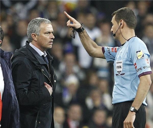 جوميز يطرد مورينيو في كلاسيكو سابق