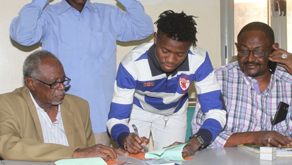 وترا يوقع الإجراء الأولي للهلال الابيض