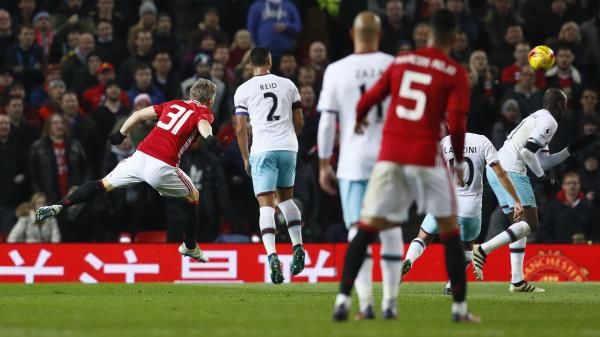 2016-11-30t214931z_123544171_mt1aci14690247_rtrmadp_3_soccer-england-mun-whu_reuters