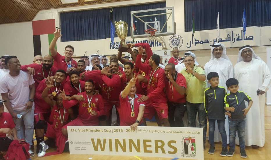 تتويج فريق الأهلي