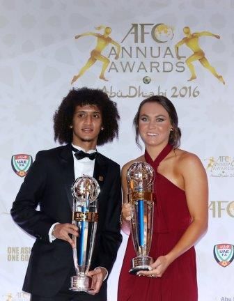 عموري بجوار أفضل لاعبة