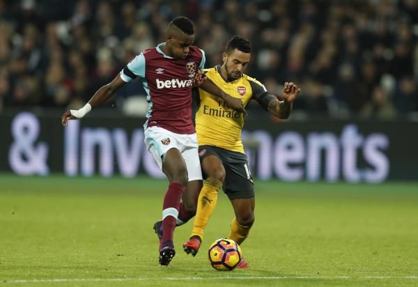 2016-12-03t184511z_123792311_mt1aci14692787_rtrmadp_3_soccer-england-whu-ars_reuters